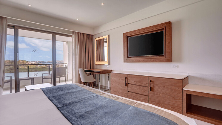 Luxury Junior Suite Bay View